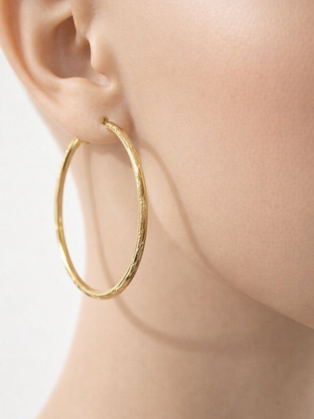 Classic Gold Large Hoop Earrings – Timeless Women’s Fashion Jewelry